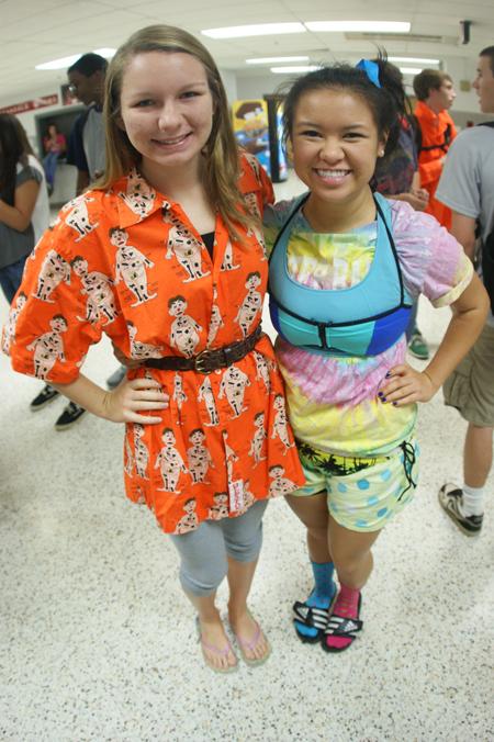 Students get crazy for Wacky Tacky Day – The A-Blast