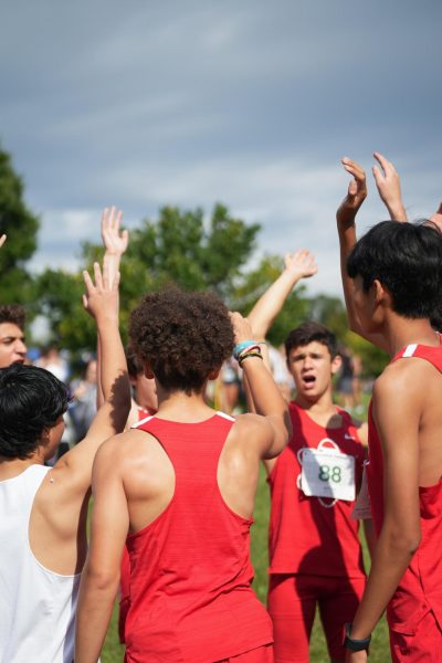 The boys cross country team huddles up before their race